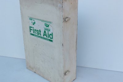 画像2: First Aid metal cabinet  SG-019